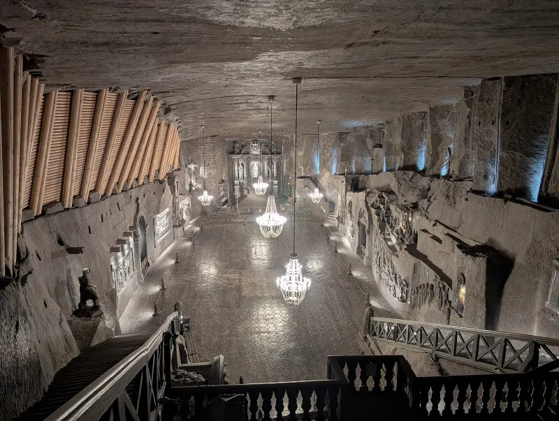 Capilla de Santa Kinga excavada en sal dentro de la mina de Wieliczka
